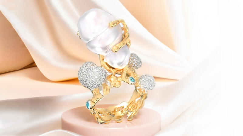 «Metamorfooside kollektsioon» — The Metamorphoses collection is a sculptural journey into transformation and rebirth. Crafted in 18K gold with diamonds, pearls, and precious gemstones, the pieces transcend traditional jewelry to become wearable works of art. Each creation captures the poetry of change and symbolizes the eternal cycle of renewal.